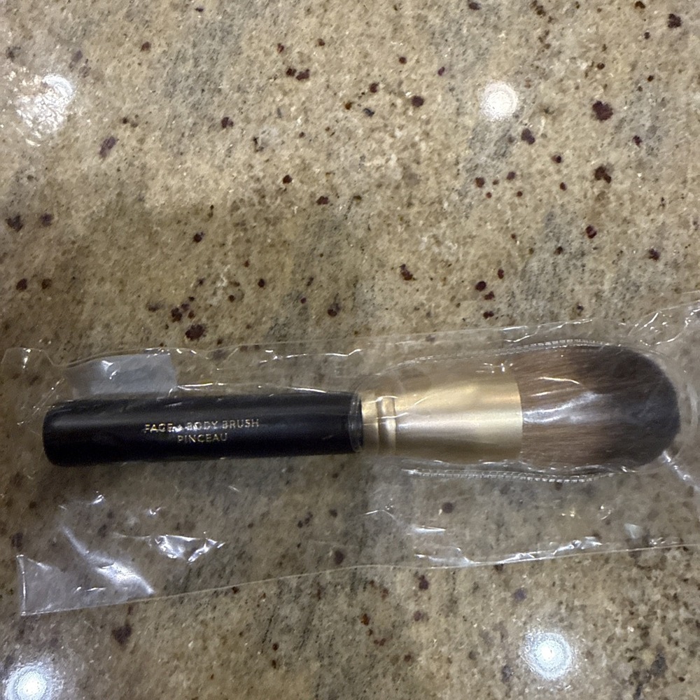 Laura Geller Face + Body Brush